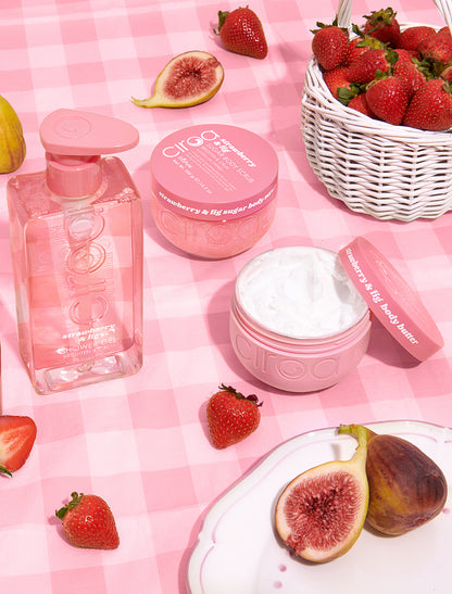 Zestaw Strawberry & Fig ustawiony na półce